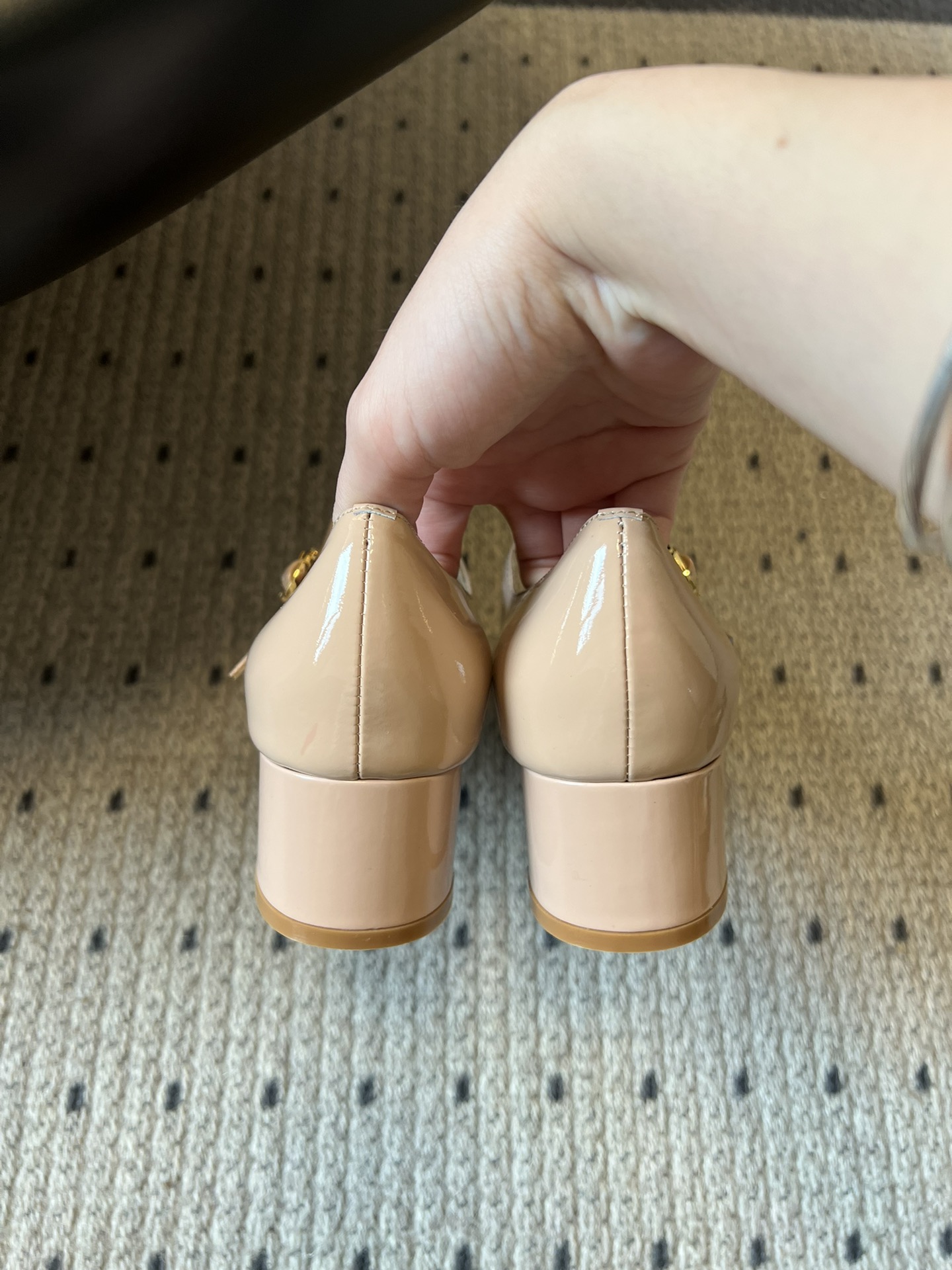 Gianvito Ross*26ss早春新款经典粗低跟玛丽珍鞋延续玛丽珍鞋的标志性T字带与可调节搭扣设计