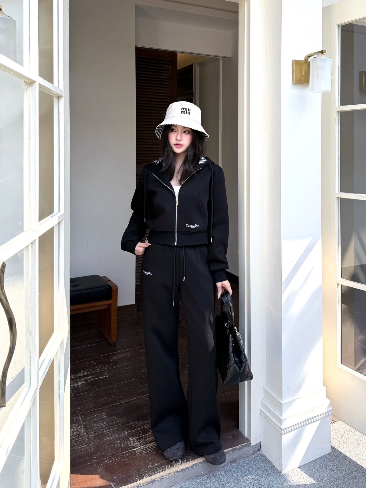 NO:716729,,,19860909,,,Women's clothing