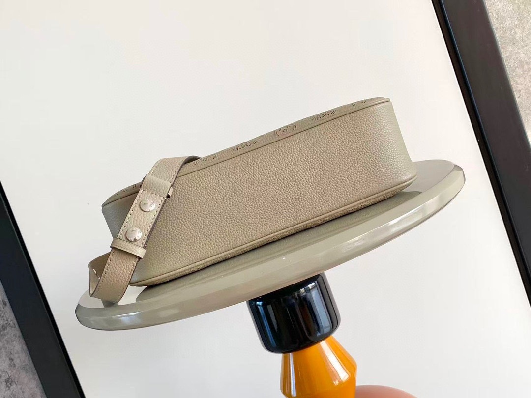 Louis Vuitton M14617 Beige Monogram crossbody everyday