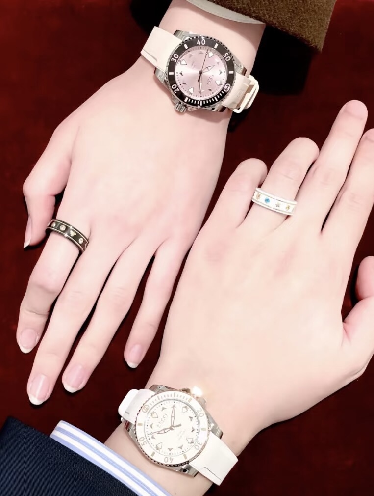 NO:715081,Gucci size 36 looks great on both men and women, and the unisex style can be made for couples!  Full of high-end feel~,,gucci19860909古驰 36尺寸的大小男女戴都非常好看,中性款式可做情侣款！高级感十足～,,gucci,Watch