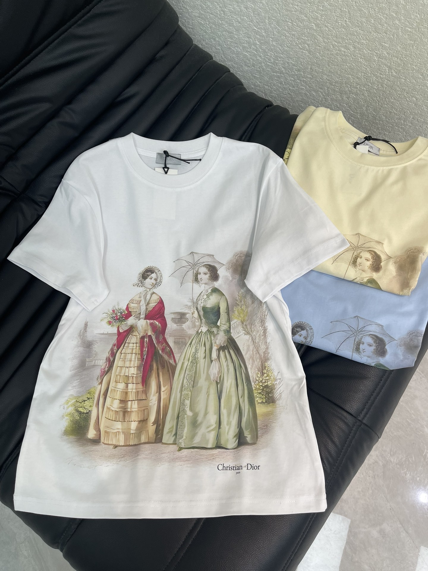 NO:730584,Dio*26 new spring and summer digital printed character pattern short-sleeved T-shirt. Pure cotton fabric. High-density fashionable sports style. Every daily wear. Playful and age-reducing design elements full of vitality. High quality. Size SML A,, dior, T-shirt, tees, t-shirt,19860909Dio*26春夏新款数码印花人物图案短袖T恤 纯棉面料 高密度时髦运动风 每个日常的穿搭 俏皮减龄充满元气的设计元素 高品质 尺码SML A,,dior,T-shirt,tees，t-shirt,,Women's clothing