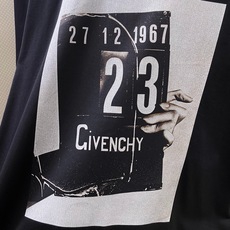 Giv~胸前23数字方块印花男士短袖T恤 2026春夏系列 高奢定制 法式奢潮新表达,数字美学解锁高阶型格!经典前襟23 Giv~胸前23数字方块印花男士短袖T恤 2026春夏系列 高奢定制 法式奢潮新表达,数字美学解锁高阶型格!经典前襟23