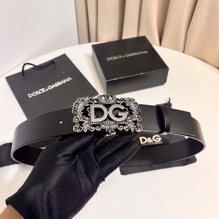 Dolce&Gabbana 新款 鞍皮腰带，简约配饰，缀以个性化钌色电镀金属 DG 徽标搭扣 4.0cm