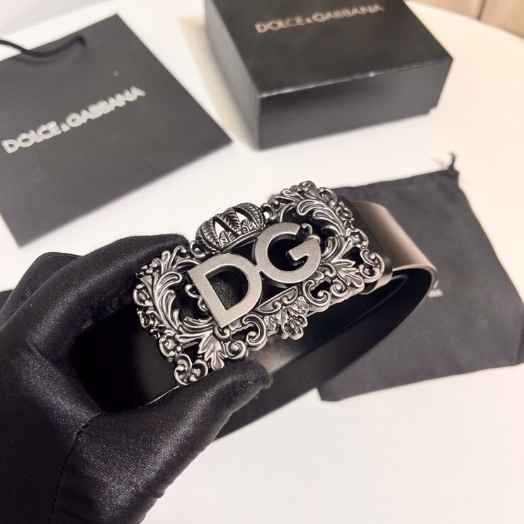 Dolce&Gabbana 新款 鞍皮腰带，简约配饰，缀以个性化钌色电镀金属 DG 徽标搭扣 4.0cm