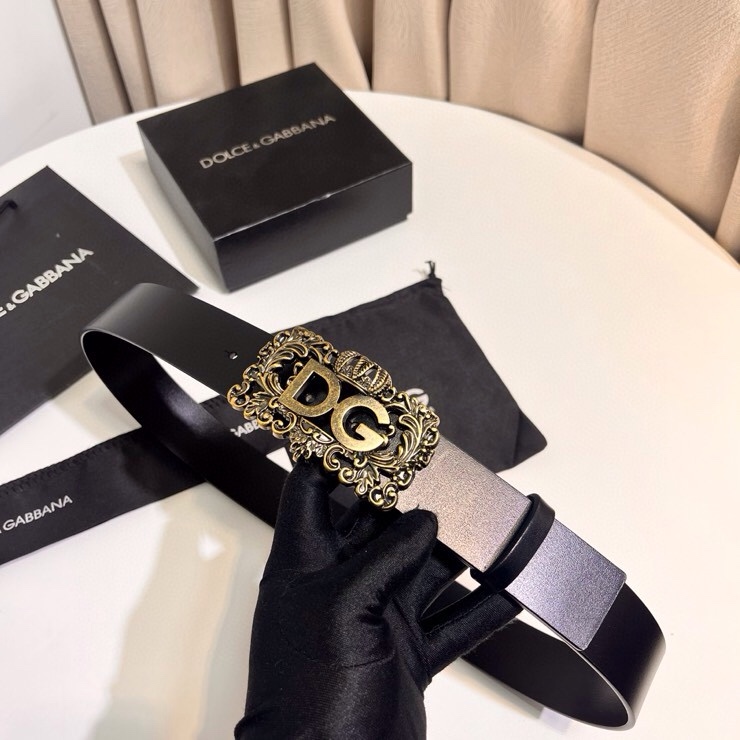 Dolce&Gabbana 新款 鞍皮腰带，简约配饰，缀以个性化钌色电镀金属 DG 徽标搭扣 4.0cm
