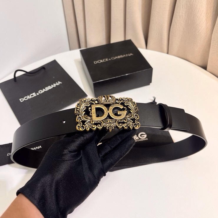 Dolce&Gabbana 新款 鞍皮腰带，简约配饰，缀以个性化钌色电镀金属 DG 徽标搭扣 4.0cm