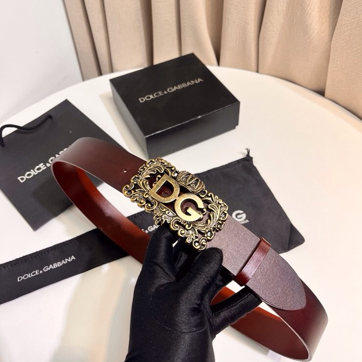 Dolce&Gabbana 新款 鞍皮腰带，简约配饰，缀以个性化钌色电镀金属 DG 徽标搭扣 4.0cm