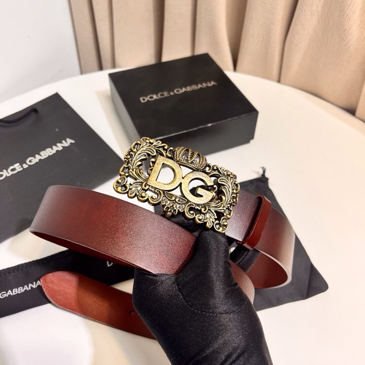 Dolce&Gabbana 新款 鞍皮腰带，简约配饰，缀以个性化钌色电镀金属 DG 徽标搭扣 4.0cm