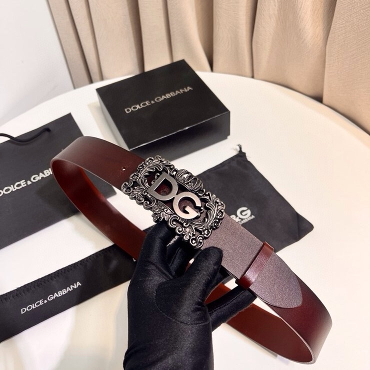 Dolce&Gabbana 新款 鞍皮腰带，简约配饰，缀以个性化钌色电镀金属 DG 徽标搭扣 4.0cm