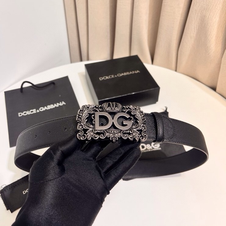 Dolce&Gabbana 新款 鞍皮腰带，简约配饰，缀以个性化钌色电镀金属 DG 徽标搭扣 4.0cm