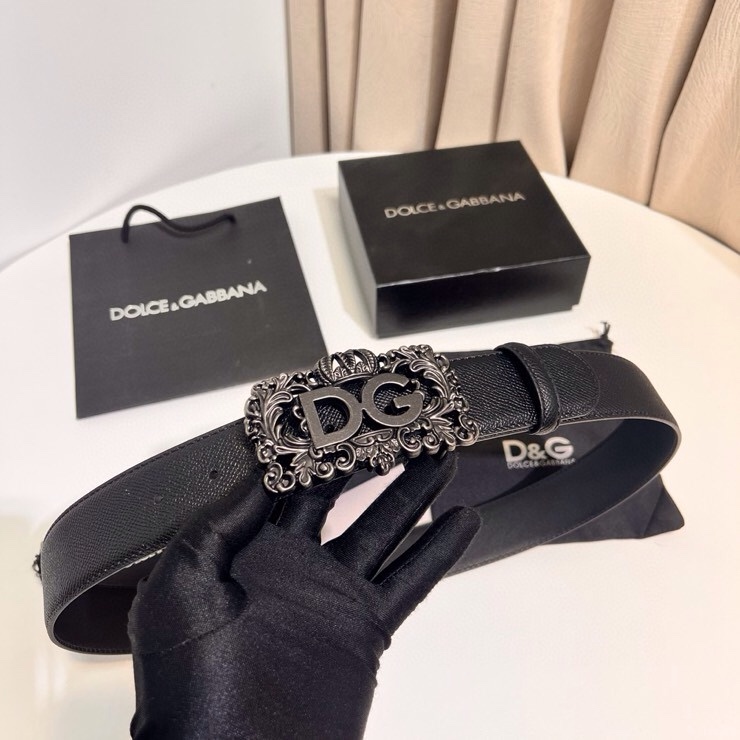 Dolce&Gabbana 新款 鞍皮腰带，简约配饰，缀以个性化钌色电镀金属 DG 徽标搭扣 4.0cm