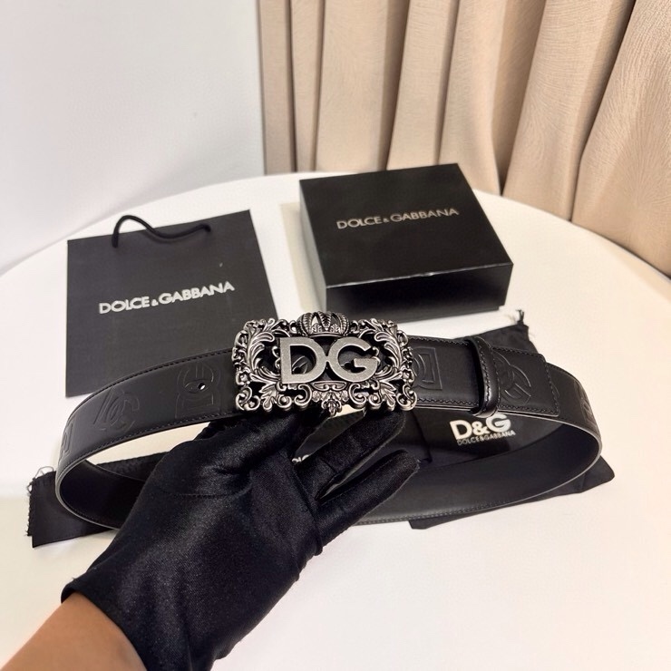 Dolce&Gabbana 新款 鞍皮腰带，简约配饰，缀以个性化钌色电镀金属 DG 徽标搭扣 4.0cm