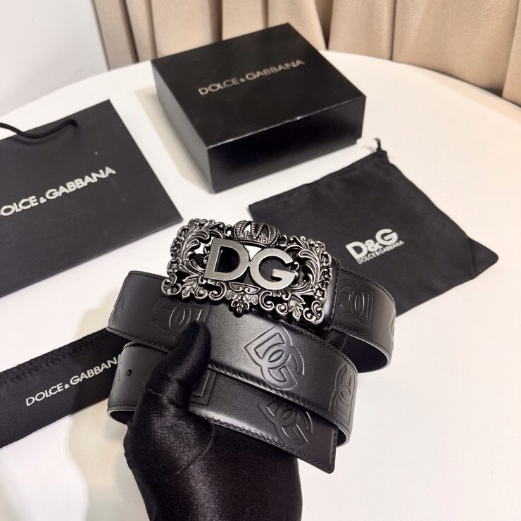 Dolce&Gabbana 新款 鞍皮腰带，简约配饰，缀以个性化钌色电镀金属 DG 徽标搭扣 4.0cm