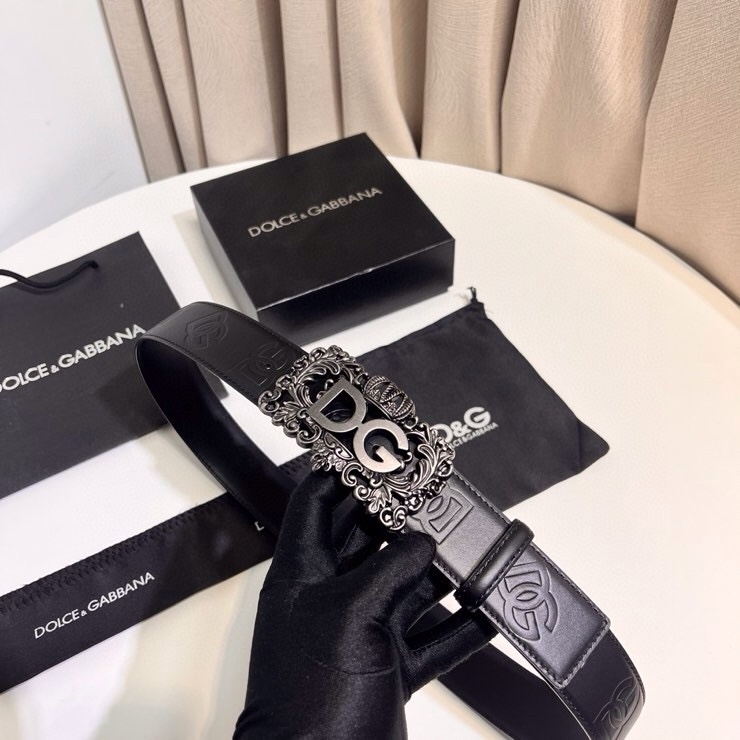 Dolce&Gabbana 新款 鞍皮腰带，简约配饰，缀以个性化钌色电镀金属 DG 徽标搭扣 4.0cm