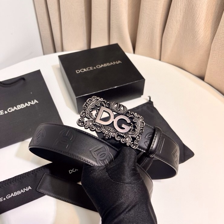 Dolce&Gabbana 新款 鞍皮腰带，简约配饰，缀以个性化钌色电镀金属 DG 徽标搭扣 4.0cm