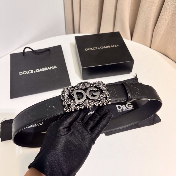 Dolce&Gabbana 新款 鞍皮腰带，简约配饰，缀以个性化钌色电镀金属 DG 徽标搭扣 4.0cm