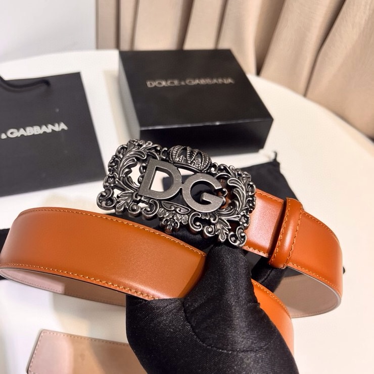Dolce&Gabbana 新款 鞍皮腰带，简约配饰，缀以个性化钌色电镀金属 DG 徽标搭扣 4.0cm
