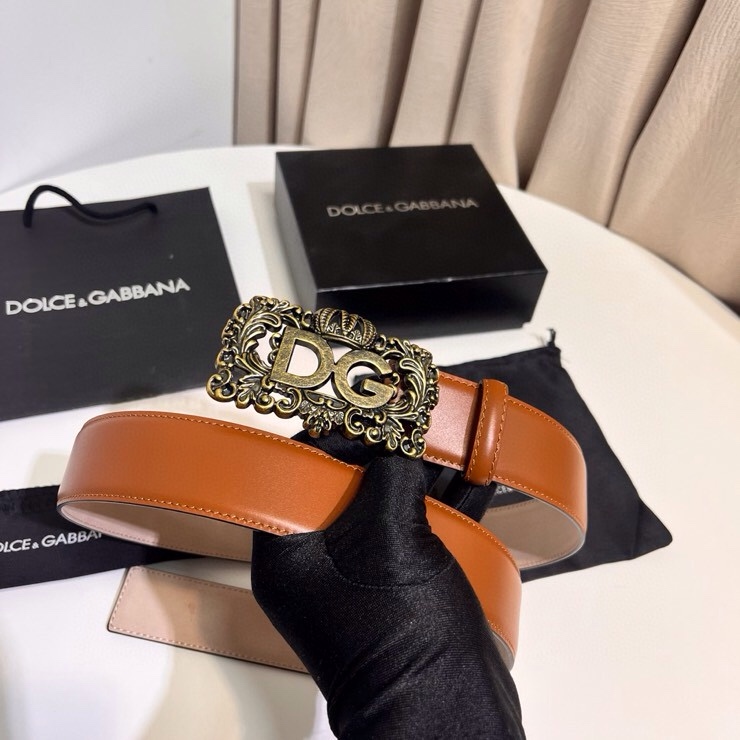 Dolce&Gabbana 新款 鞍皮腰带，简约配饰，缀以个性化钌色电镀金属 DG 徽标搭扣 4.0cm