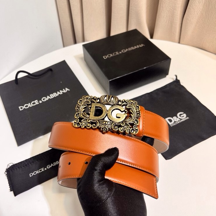 Dolce&Gabbana 新款 鞍皮腰带，简约配饰，缀以个性化钌色电镀金属 DG 徽标搭扣 4.0cm