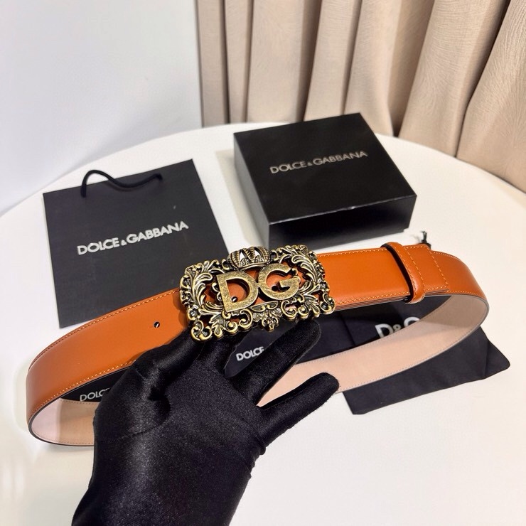 Dolce&Gabbana 新款 鞍皮腰带，简约配饰，缀以个性化钌色电镀金属 DG 徽标搭扣 4.0cm