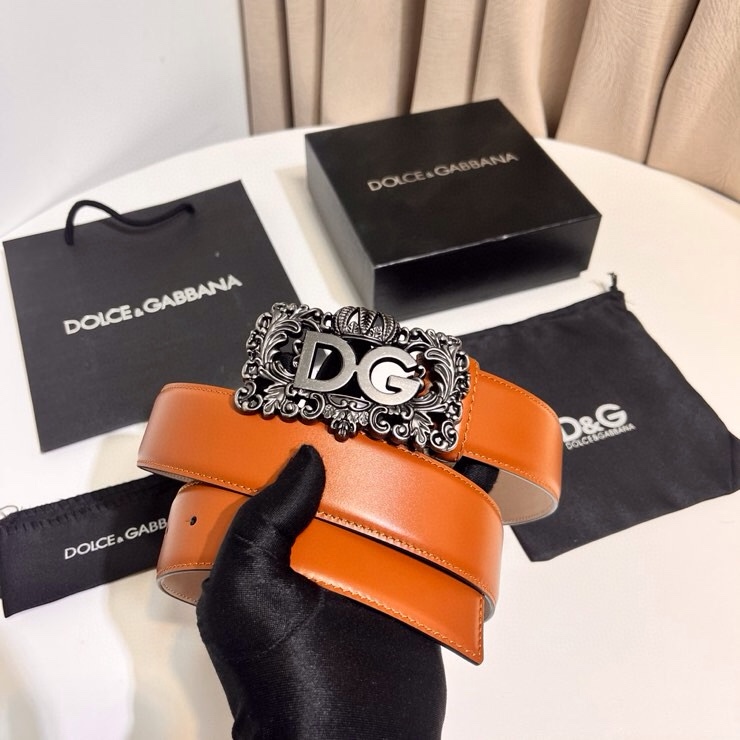 Dolce&Gabbana 新款 鞍皮腰带，简约配饰，缀以个性化钌色电镀金属 DG 徽标搭扣 4.0cm