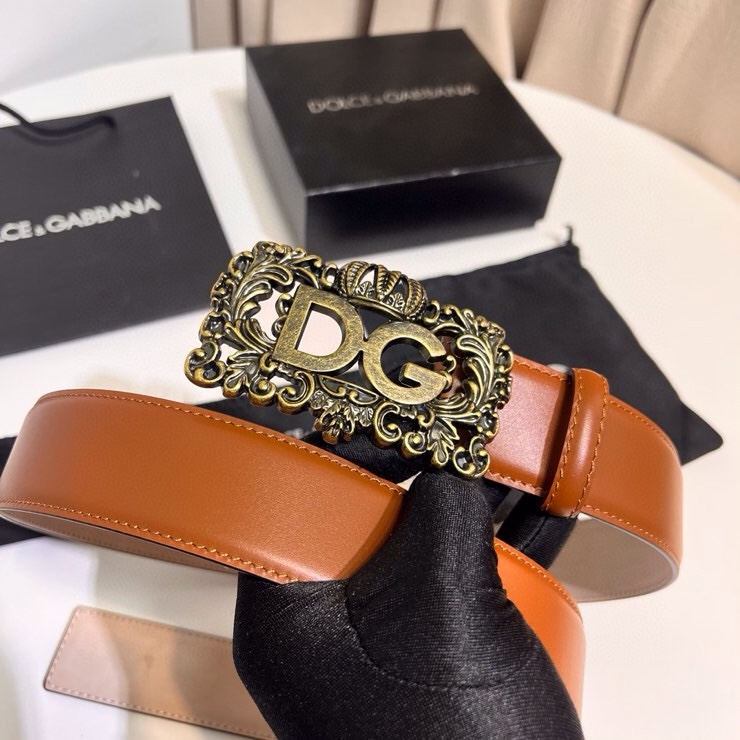 Dolce&Gabbana 新款 鞍皮腰带，简约配饰，缀以个性化钌色电镀金属 DG 徽标搭扣 4.0cm