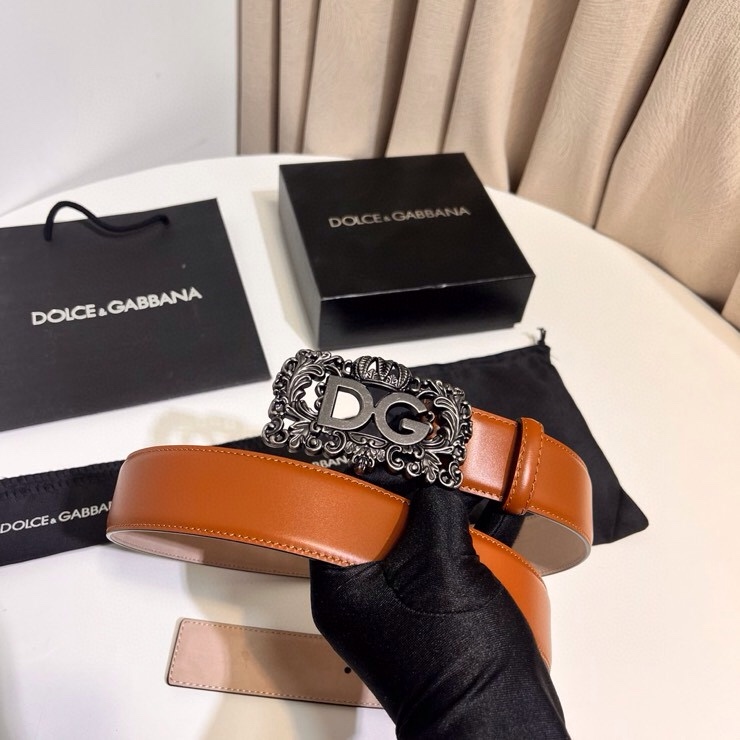 Dolce&Gabbana 新款 鞍皮腰带，简约配饰，缀以个性化钌色电镀金属 DG 徽标搭扣 4.0cm
