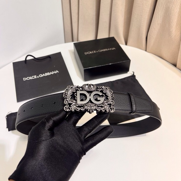 Dolce&Gabbana 新款 鞍皮腰带，简约配饰，缀以个性化钌色电镀金属 DG 徽标搭扣 4.0cm