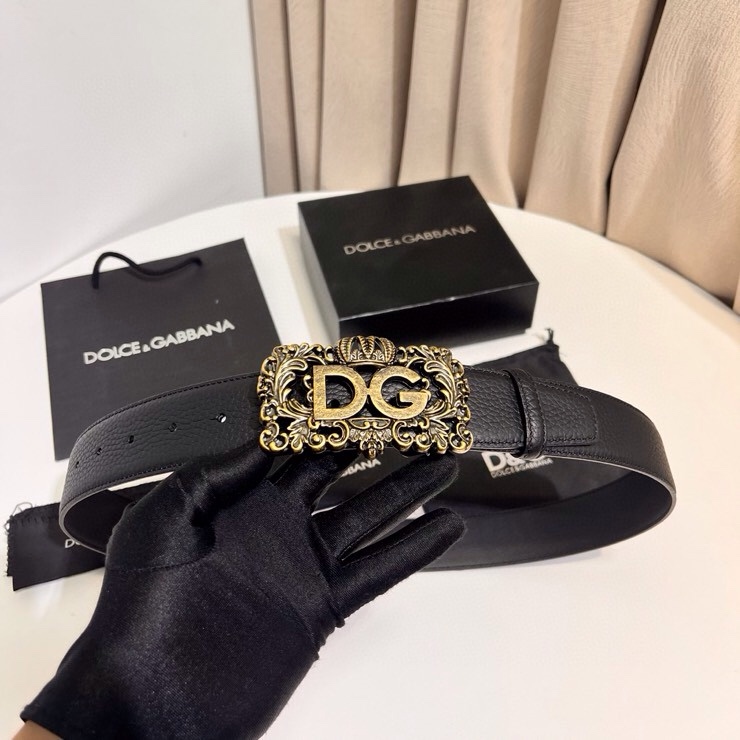 Dolce&Gabbana 新款 鞍皮腰带，简约配饰，缀以个性化钌色电镀金属 DG 徽标搭扣 4.0cm