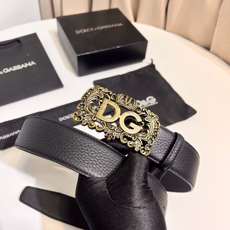 Dolce&Gabbana 新款 鞍皮腰带，简约配饰，缀以个性化钌色电镀金属 DG 徽标搭扣 4.0cm