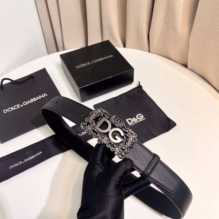 Dolce&Gabbana 新款 鞍皮腰带，简约配饰，缀以个性化钌色电镀金属 DG 徽标搭扣 4.0cm