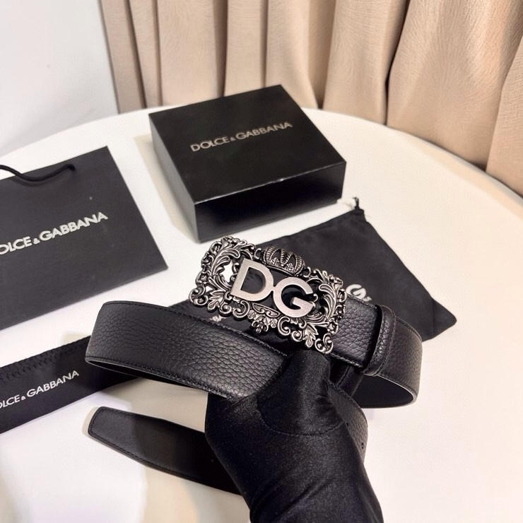 Dolce&Gabbana 新款 鞍皮腰带，简约配饰，缀以个性化钌色电镀金属 DG 徽标搭扣 4.0cm