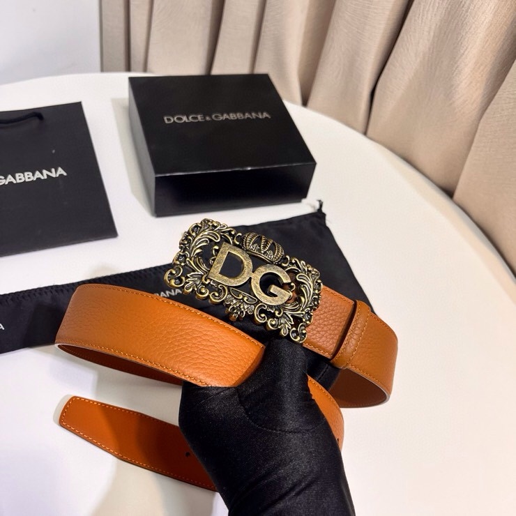 Dolce&Gabbana 新款 鞍皮腰带，简约配饰，缀以个性化钌色电镀金属 DG 徽标搭扣 4.0cm