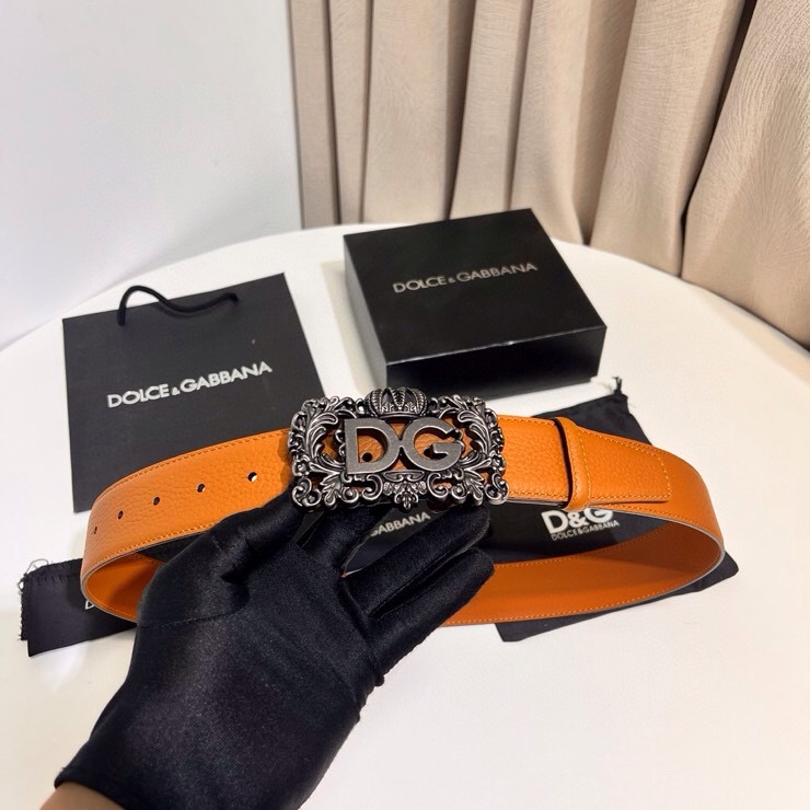 Dolce&Gabbana 新款 鞍皮腰带，简约配饰，缀以个性化钌色电镀金属 DG 徽标搭扣 4.0cm