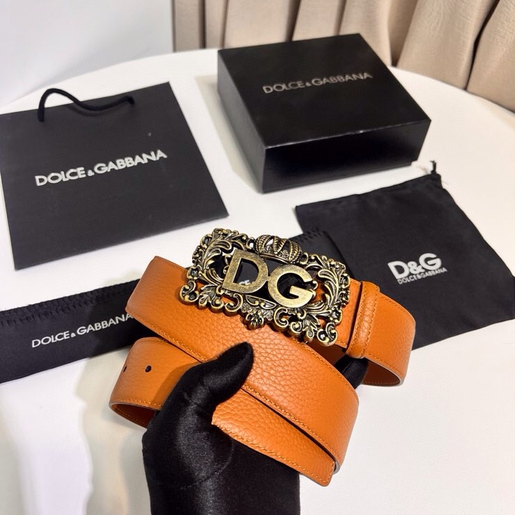 Dolce&Gabbana 新款 鞍皮腰带，简约配饰，缀以个性化钌色电镀金属 DG 徽标搭扣 4.0cm