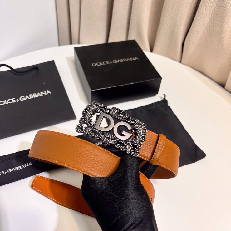 Dolce&Gabbana 新款 鞍皮腰带，简约配饰，缀以个性化钌色电镀金属 DG 徽标搭扣 4.0cm