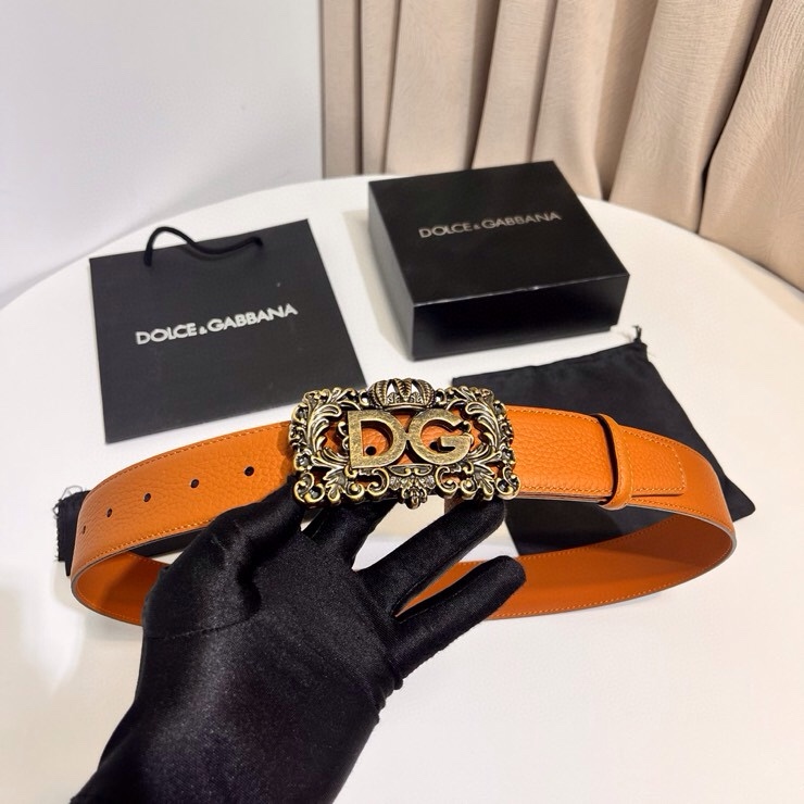 Dolce&Gabbana 新款 鞍皮腰带，简约配饰，缀以个性化钌色电镀金属 DG 徽标搭扣 4.0cm
