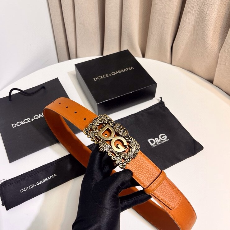 Dolce&Gabbana 新款 鞍皮腰带，简约配饰，缀以个性化钌色电镀金属 DG 徽标搭扣 4.0cm