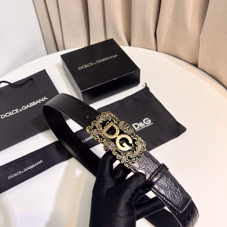 Dolce&Gabbana 新款 鞍皮腰带，简约配饰，缀以个性化钌色电镀金属 DG 徽标搭扣 4.0cm