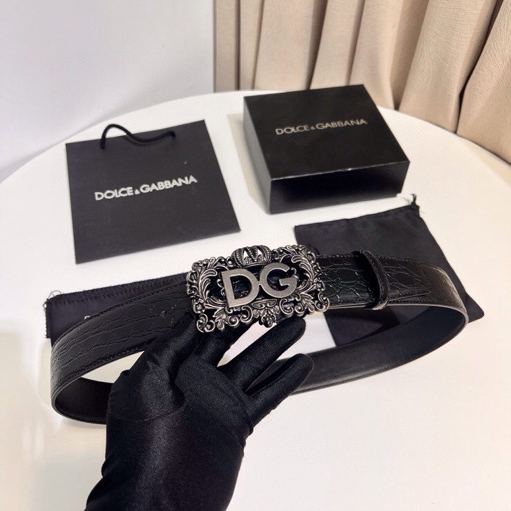 Dolce&Gabbana 新款 鞍皮腰带，简约配饰，缀以个性化钌色电镀金属 DG 徽标搭扣 4.0cm
