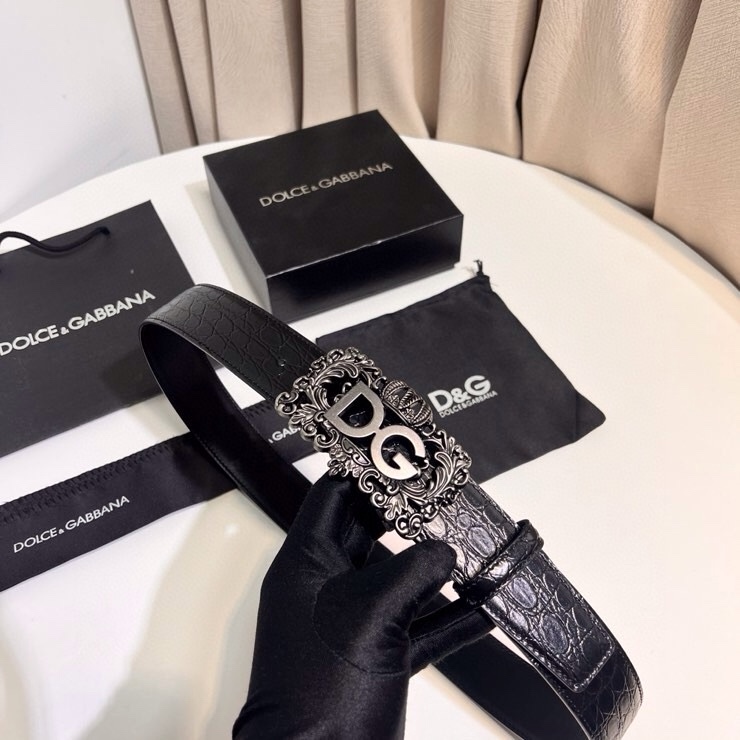 Dolce&Gabbana 新款 鞍皮腰带，简约配饰，缀以个性化钌色电镀金属 DG 徽标搭扣 4.0cm