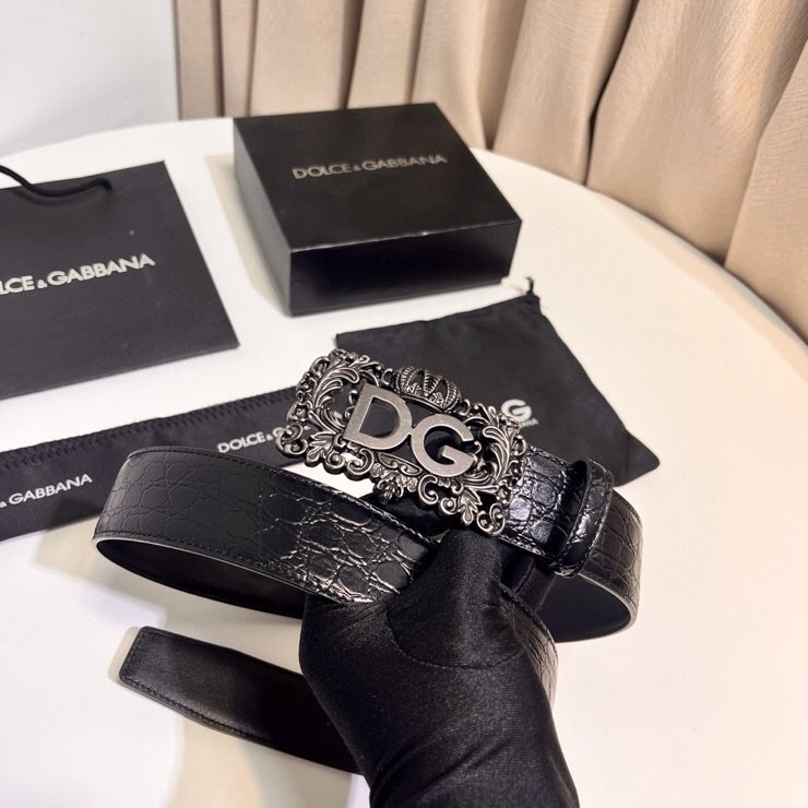 Dolce&Gabbana 新款 鞍皮腰带，简约配饰，缀以个性化钌色电镀金属 DG 徽标搭扣 4.0cm