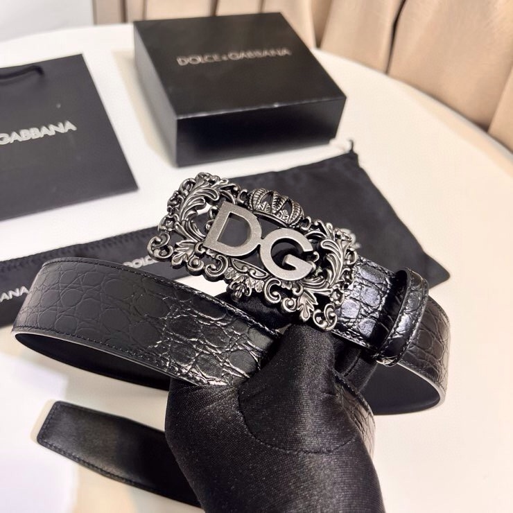 Dolce&Gabbana 新款 鞍皮腰带，简约配饰，缀以个性化钌色电镀金属 DG 徽标搭扣 4.0cm