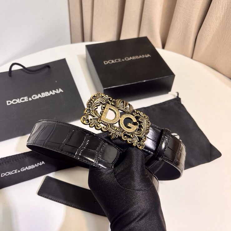 Dolce&Gabbana 新款 鞍皮腰带，简约配饰，缀以个性化钌色电镀金属 DG 徽标搭扣 4.0cm