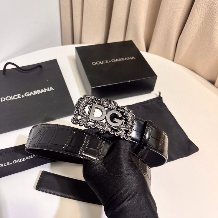 Dolce&Gabbana 新款 鞍皮腰带，简约配饰，缀以个性化钌色电镀金属 DG 徽标搭扣 4.0cm