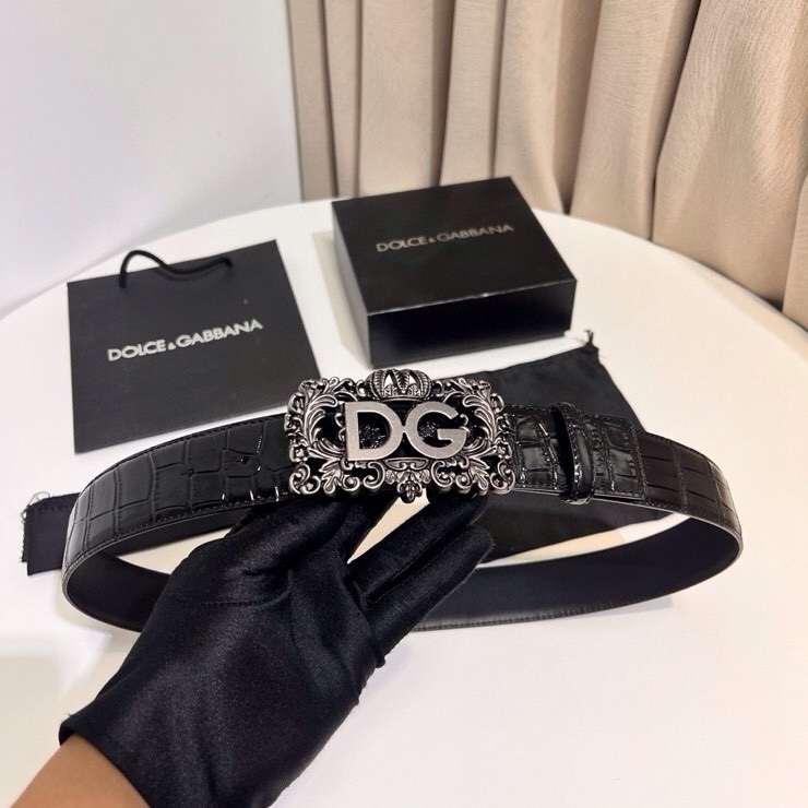 Dolce&Gabbana 新款 鞍皮腰带，简约配饰，缀以个性化钌色电镀金属 DG 徽标搭扣 4.0cm