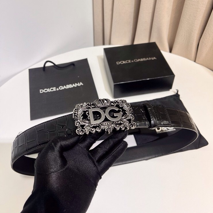 Dolce&Gabbana 新款 鞍皮腰带，简约配饰，缀以个性化钌色电镀金属 DG 徽标搭扣 4.0cm