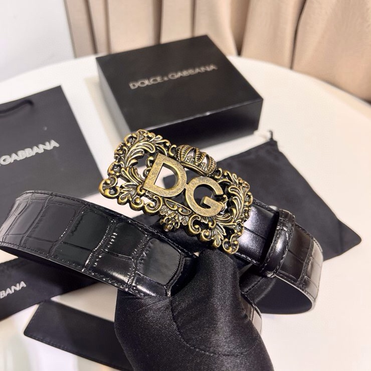 Dolce&Gabbana 新款 鞍皮腰带，简约配饰，缀以个性化钌色电镀金属 DG 徽标搭扣 4.0cm