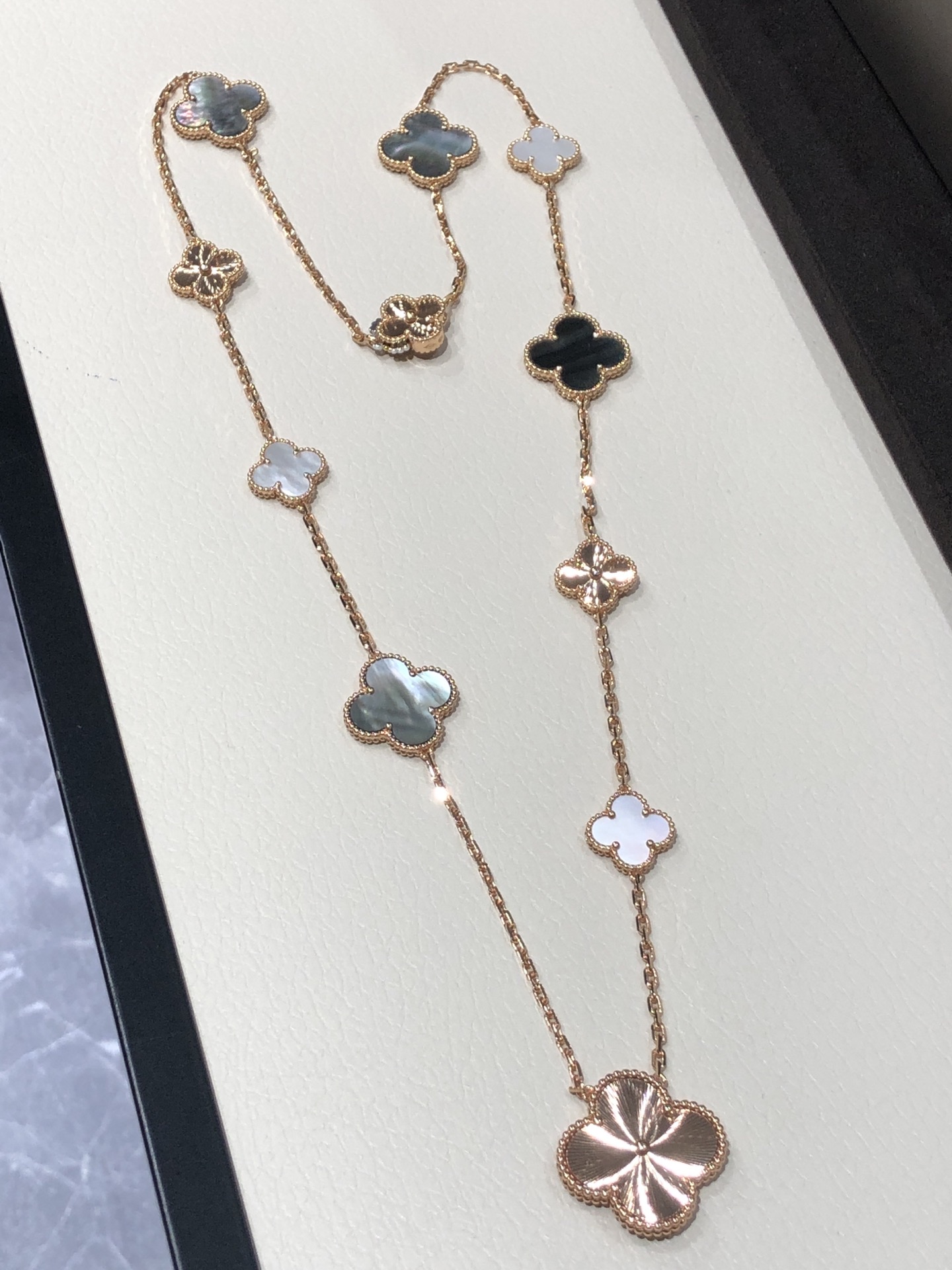 NO:714506,Vca new 11 flower necklace,88620,necklace,cardia high-end jewelry19860909Vca新款11花项链,88620,,necklace,卡迪亚高端饰品,Jewelry