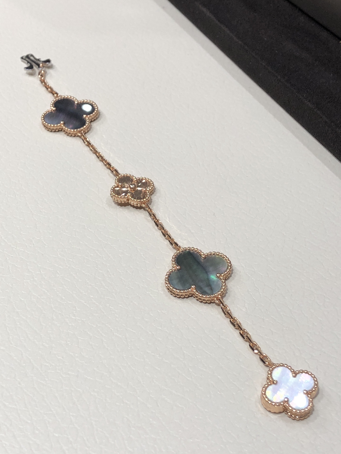 NO:714505,Vca new four flower bracelet,88320,,bracelet,Cardia high-end jewelry19860909Vca 新款四花手链,88320,,bracelet,卡迪亚高端饰品,Jewelry